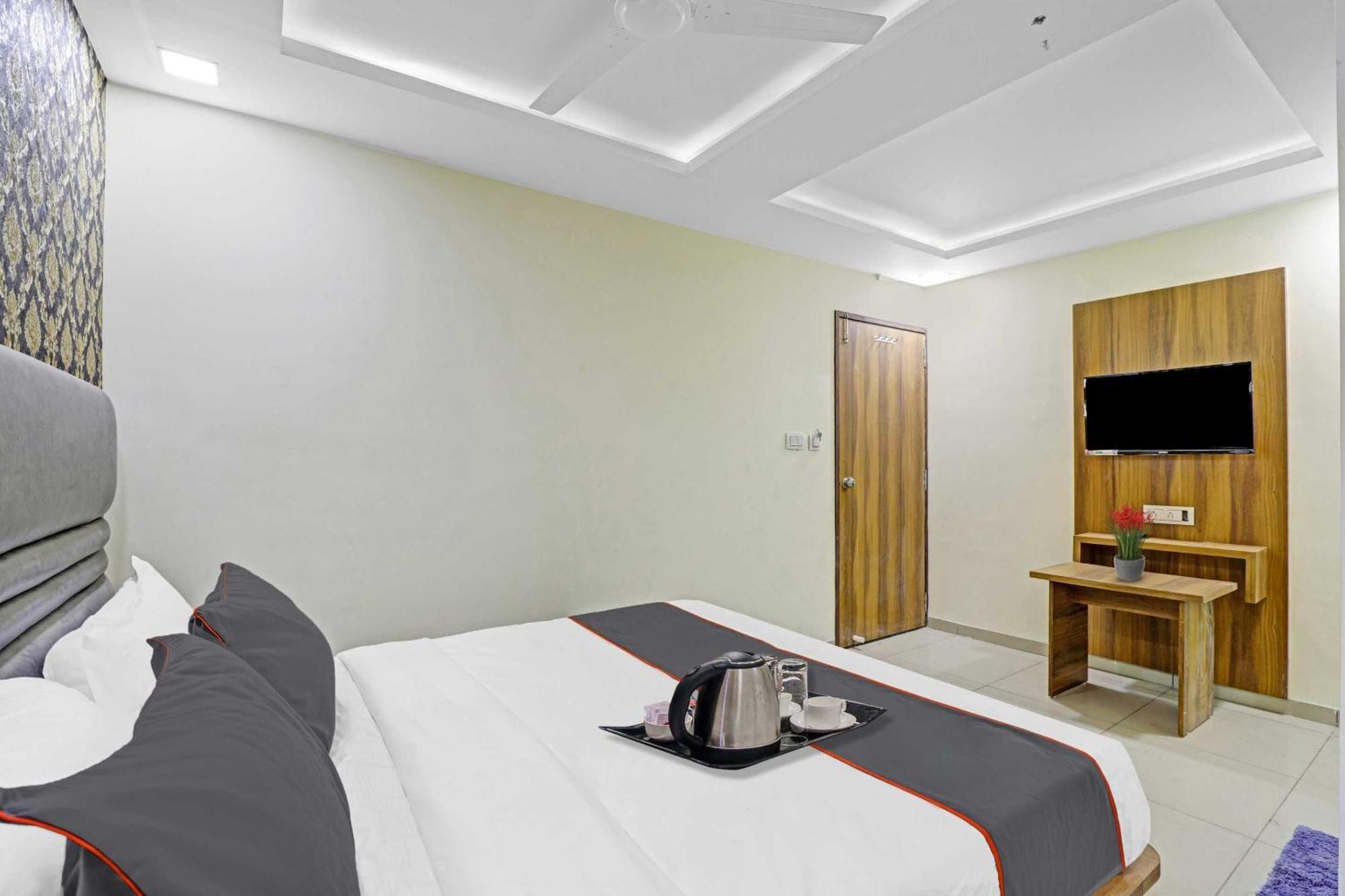 Hotel O Hill View Вадодара Екстериор снимка